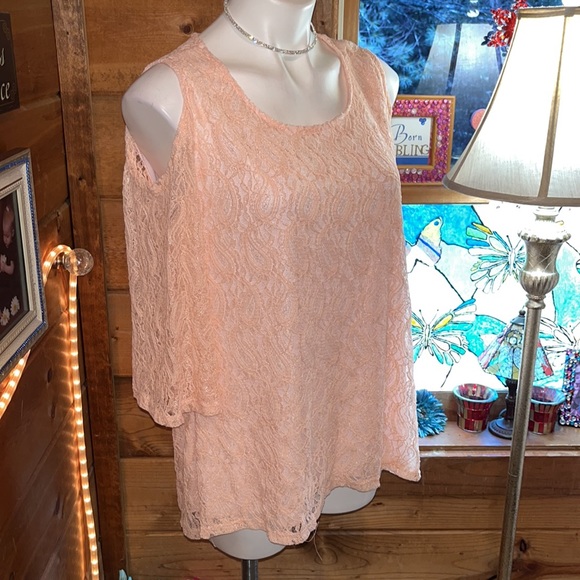Elle Mode Pink lace cold shoulder NWT top - Picture 6 of 16